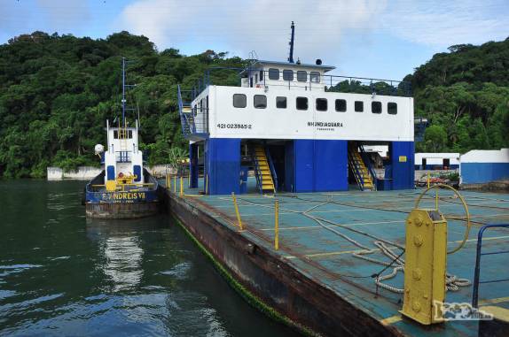 Balsa entre Guaratuba e Matinhos, no litoral do Paraná